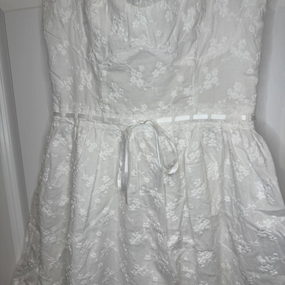 Altar'd State White Eyelet Lace Up Back Mini Sweetheart Dress Size XS - Picture 4 of 8